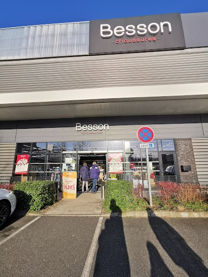 Besson Chaussures Saint Omer, Magasin de Chaussures à Arques