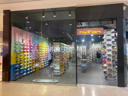 Hylton Marseille – Terrasses Du Port Magasin De Chaussures à Marseille 02